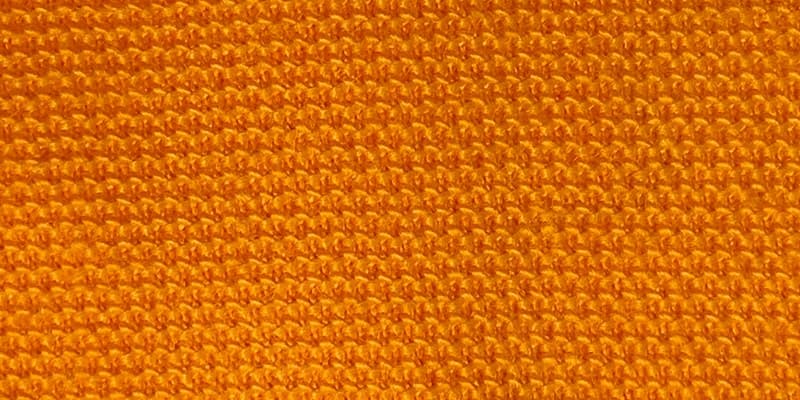 ผ้าผสมคอตตอน Cotton Hybrid สำหรับผลิตเสื้อโปโล ถ่ายมาโครเห็นลายถักเม็ดข้าวสาร