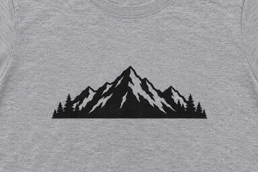 ลายภูเขาบนเสื้อสีเทา หลังพิมพ์บล็อกที่ 1 มีแค่หมึกดำ
